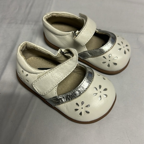 See Kai Run - White and Silver Dress Shoes with Mary Jane Style - Picture 2 of 6